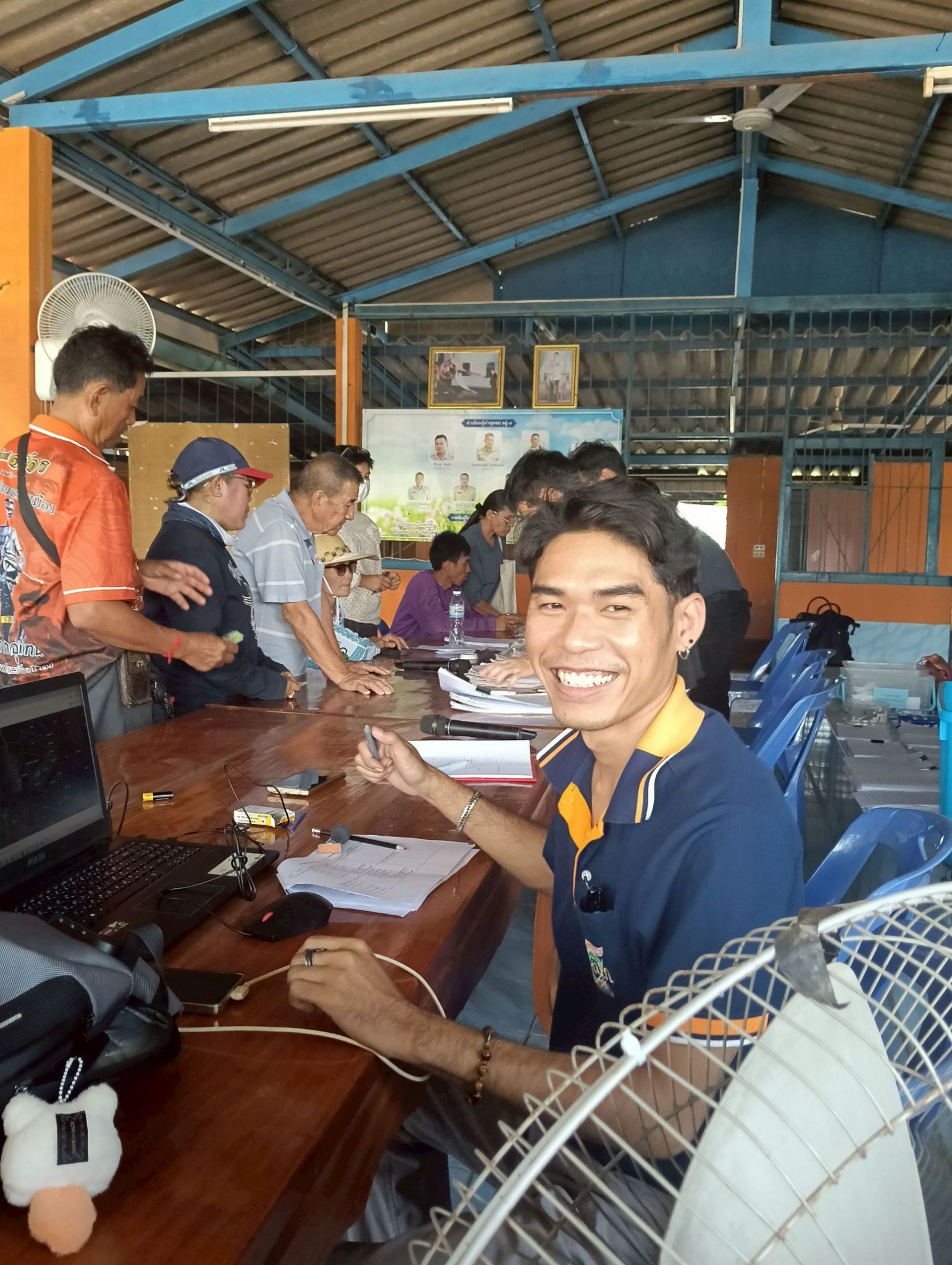 title - วันที่ 3 เมษายน 2569 นายวิทูล ประดิษฐ์บุญ ปฏิรูปที่ดินจังหวัดปราจีนบุรี มอบหมายให้ นายลิขิต ผันผ่อน ผู้อำนวยการกลุ่มกฎหมาย พร้อมด้วย เจ้าหน้าที่ ส.ป.ก.ปราจีนบุรี ลงพื้นที่ออกศูนย์บริการเคลื่อนที่ “Mobile Unit”  ยื่นคำร้องทั่วไปและปรึกษาข้อกฎหมายที่เกี่ยวข้องกับการปฏิรูปที่ดิน ณ เขาไม้แก้ว อำเภอกบินทร์บุรี จังหวัดปราจีนบุรี